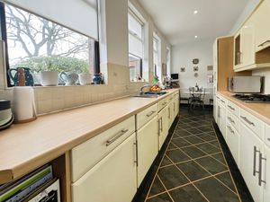 Kitchen- click for photo gallery